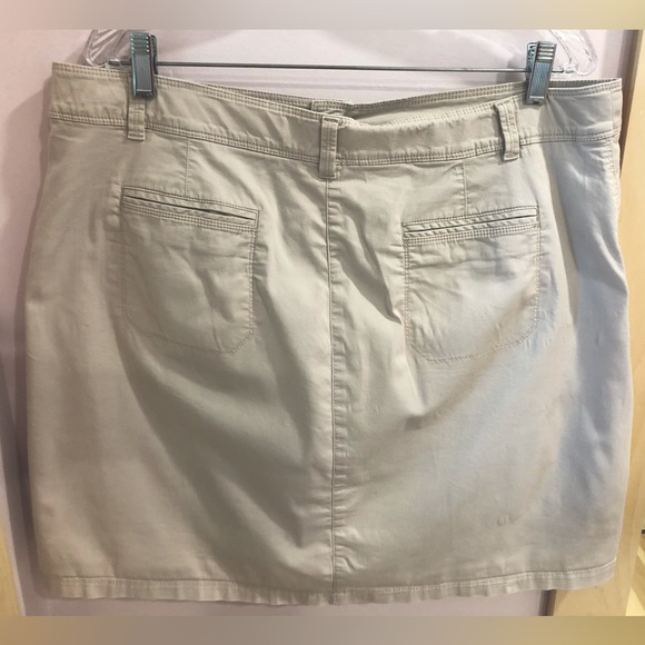 Croft & Barrow Khaki Tan Stretch Skort Size 18 - Picture 4 of 7